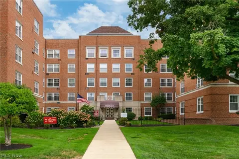 19101 Van Aken Blvd #421, Shaker Heights, OH 44122