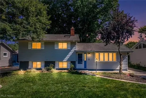 1201 Giesse Dr, Mayfield Heights, OH 44124