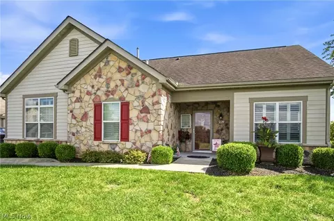 5339 W Sheffield Cir, Zanesville, OH 43701