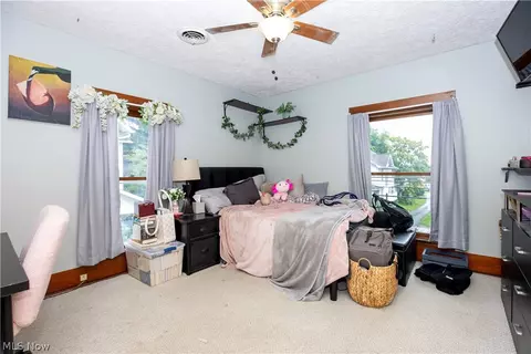 Bedroom - 125 E Walnut St, Ashland, OH 44805 photo 3 of 6