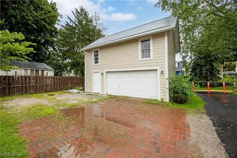 Exterior - 125 E Walnut St, Ashland, OH 44805 photo 1 of 4