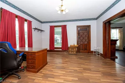 Living - 125 E Walnut St, Ashland, OH 44805 photo 3 of 4