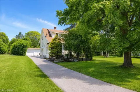 5363 Bartlett Rd, Bedford Heights, OH 44146