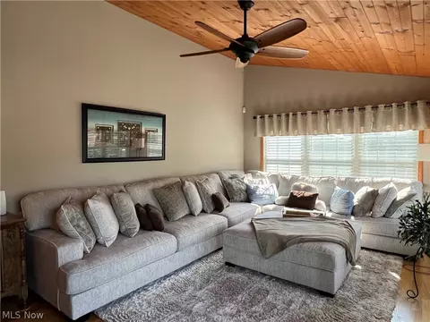 Living - 2941 Shirley St, Ashtabula, OH 44004 photo 2 of 3