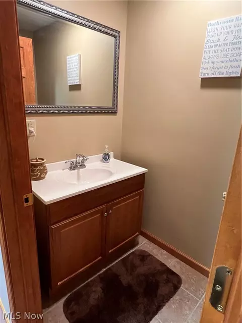 Bath - 2941 Shirley St, Ashtabula, OH 44004 photo 7 of 7