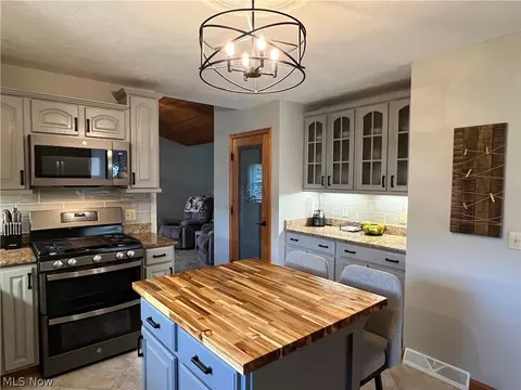 Kitchen - 2941 Shirley St, Ashtabula, OH 44004 photo 4 of 5