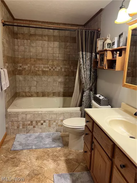 Bath - 2941 Shirley St, Ashtabula, OH 44004 photo 3 of 7