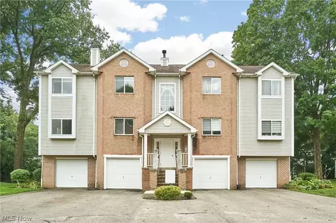 350 Village Pointe Dr #3, Akron, OH 44313