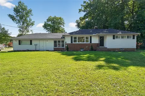 4223 Canterbury Rd, North Olmsted, OH 44070