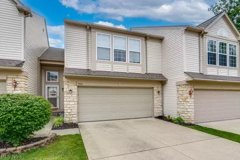 306 Bucknell Ct, Broadview Heights, OH 44147