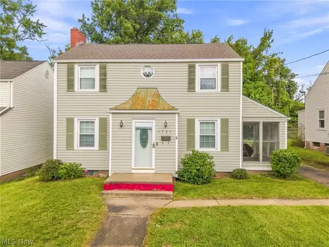 1721 32nd St NW, Canton, OH 44709