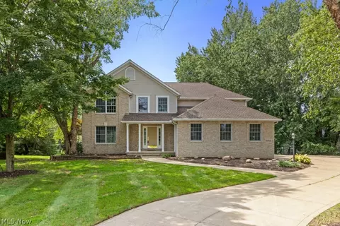 6962 Mapleridge Cir NW, Canton, OH 44718