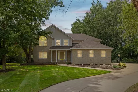 6962 Mapleridge Cir NW, Canton, OH 44718