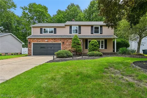 5268 Hickory Dr, Lyndhurst, OH 44124