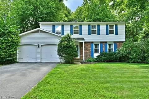 7706 Raglan Dr NE, Warren, OH 44484