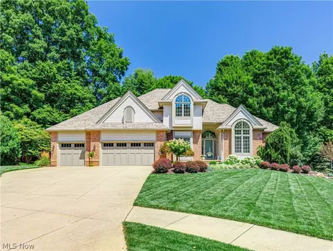 2039 Bent Creek Trl, Cuyahoga Falls, OH 44223