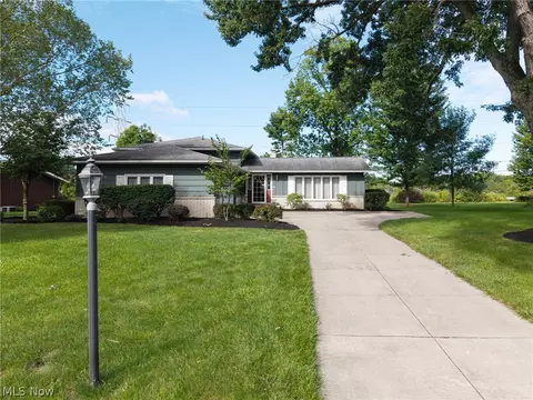 5058 Millwood Dr, Broadview Heights, OH 44147