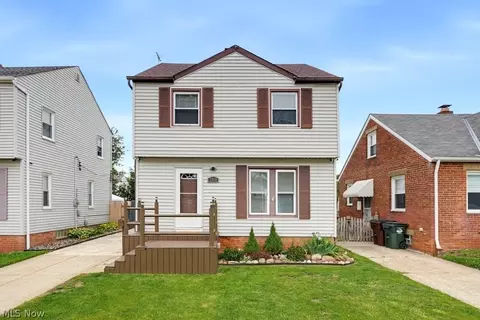 2918 Parklane Dr, Parma, OH 44134