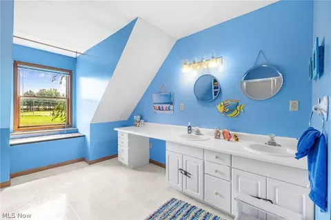 Bath - 40450 Parsons Rd, Lagrange, OH 44050 photo 4 of 5