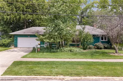 6225 Stratford Dr, Parma Heights, OH 44130