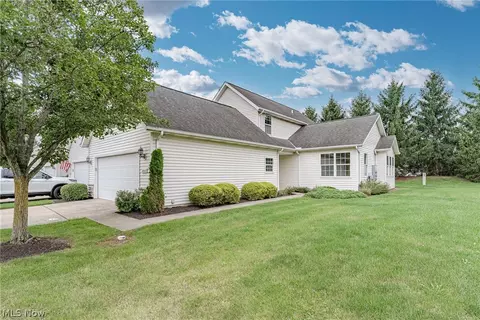8757 Roberts Ct #25C, Olmsted Falls, OH 44138