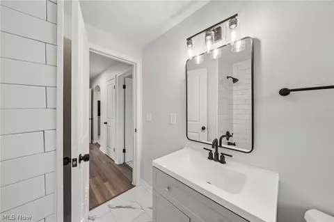 Bath - 1155 Bell Ct, Elyria, OH 44035 photo 2 of 5