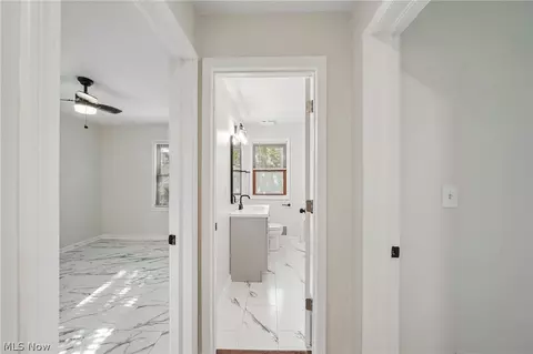 Entry Way - 1155 Bell Ct, Elyria, OH 44035 photo 4 of 8
