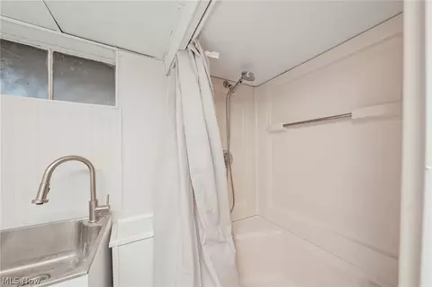 Bath - 1155 Bell Ct, Elyria, OH 44035 photo 5 of 5