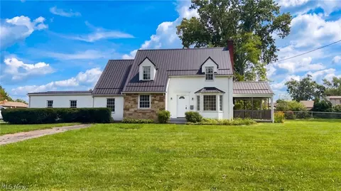 1408 Genesee Ave NE, Warren, OH 44483