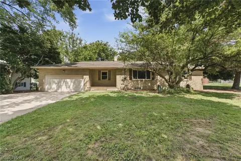 5111 Nave St SW, Canton, OH 44706
