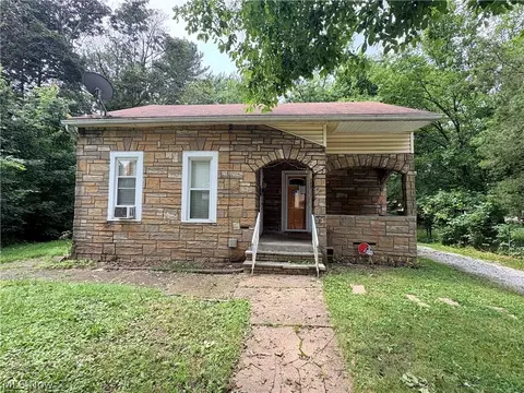 572 East Ave, Akron, OH 44320