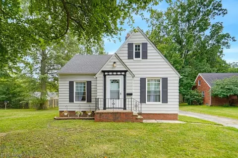 4258 Bluestone Rd, South Euclid, OH 44121