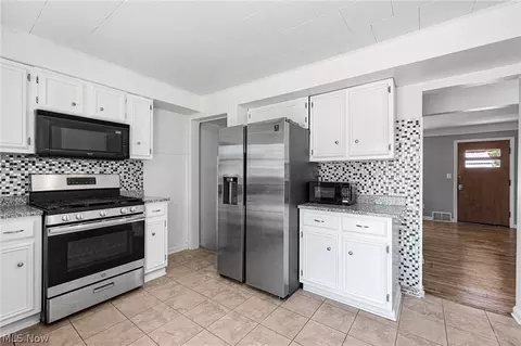 Kitchen - 10810 Windham Rd, Parma, OH 44130 photo 2 of 4