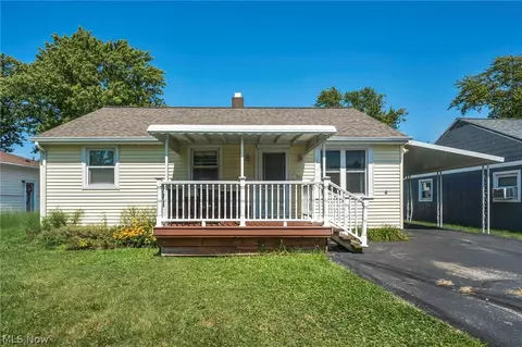 941 Woodstock Rd, Eastlake, OH 44095