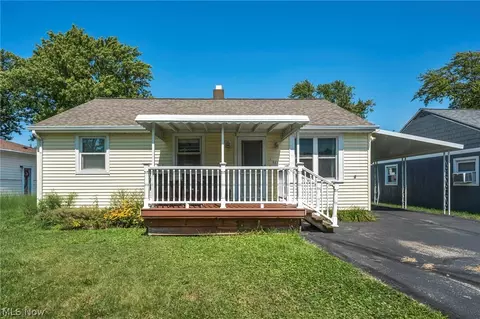 941 Woodstock Rd, Eastlake, OH 44095