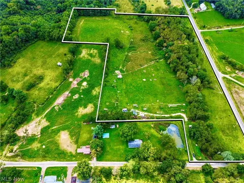 Indian Run Avenue Se, Waynesburg, OH 44688