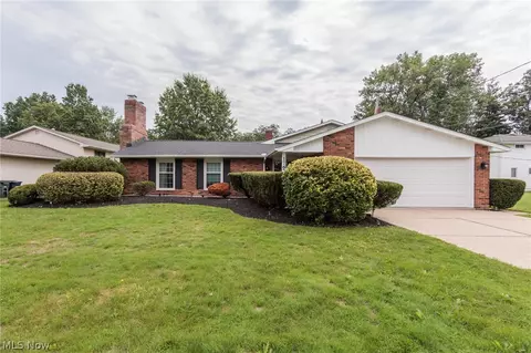 1767 Larkspur Dr, Lyndhurst, OH 44124