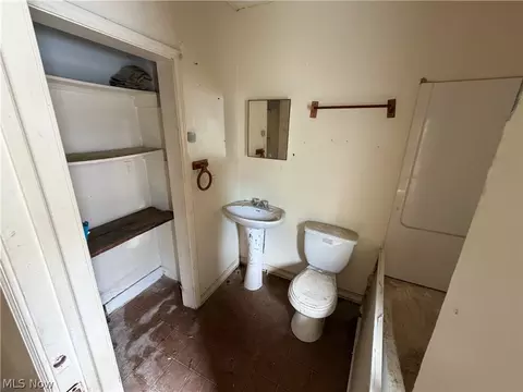 Bath - 314 E 26th St, Lorain, OH 44055 photo 1 of 2