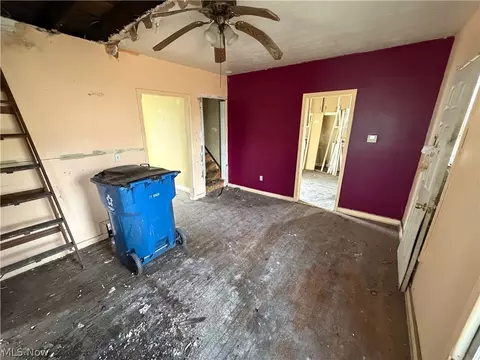 Living - 314 E 26th St, Lorain, OH 44055 photo 1 of 2