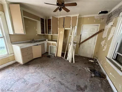 Entry Way - 314 E 26th St, Lorain, OH 44055 photo 1 of 3