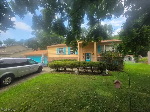 5778 Yorktown Ln, Austintown, OH 44515