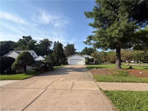 1088 Lander Rd, Highland Heights, OH 44143
