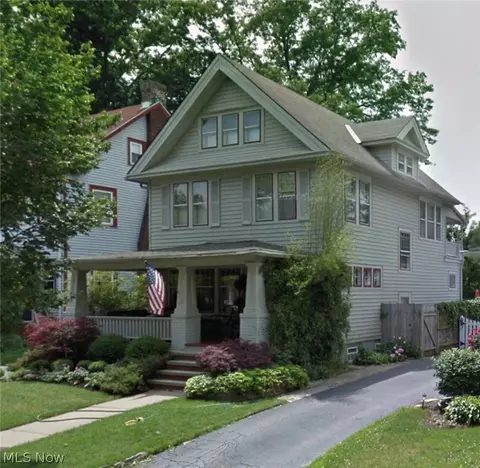 1070 Abbieshire Ave, Lakewood, OH 44107