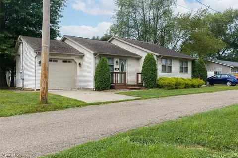 314 318 Esther Ct NW, New Philadelphia, OH 44663