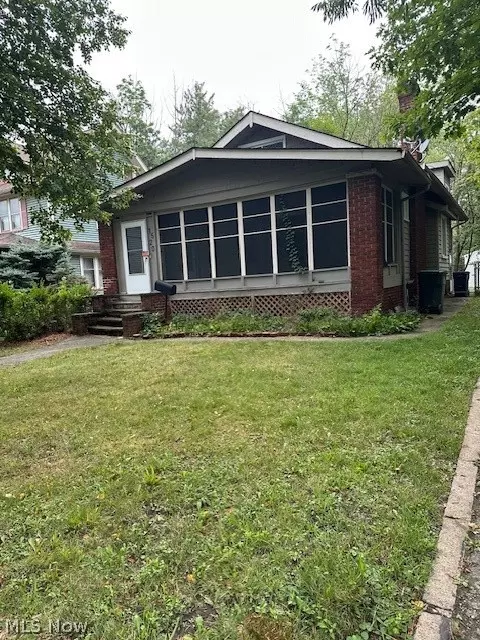 1520 Rydalmount Rd, Cleveland Heights, OH 44118