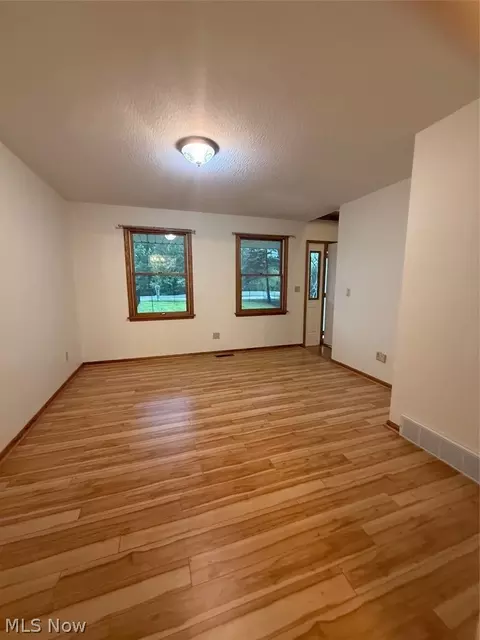 Living - 8 Apache Trl, Malvern, OH 44644 photo 2 of 3