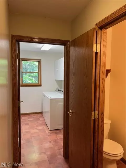 Entry Way - 8 Apache Trl, Malvern, OH 44644 photo 3 of 3