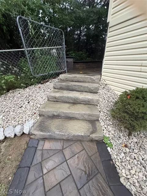 Exterior - 8 Apache Trl, Malvern, OH 44644 photo 1 of 4