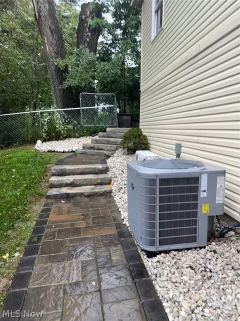 Exterior - 8 Apache Trl, Malvern, OH 44644 photo 2 of 4