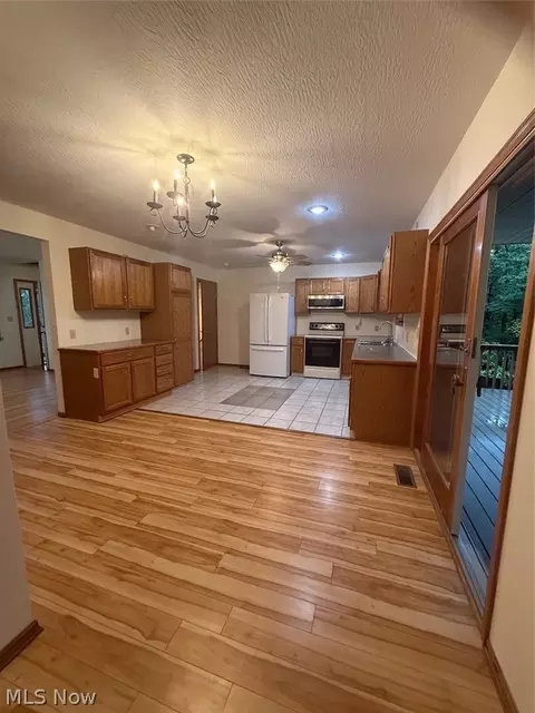 Kitchen - 8 Apache Trl, Malvern, OH 44644 photo 1 of 1